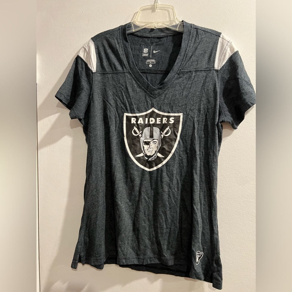 Nike Woman’s NFL Las Vegas Raiders Game Day V Neck Tee Shirt Sz L Football
